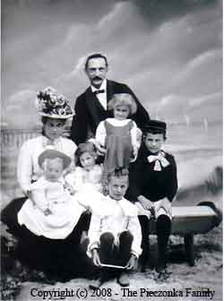 Alice Pieczonka Hamiliton and family photograph - Albert Pieczonka family photo